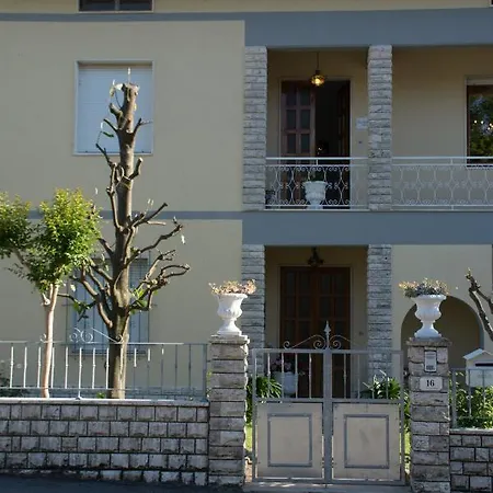 Apartment La Casa Di Lory Vinci